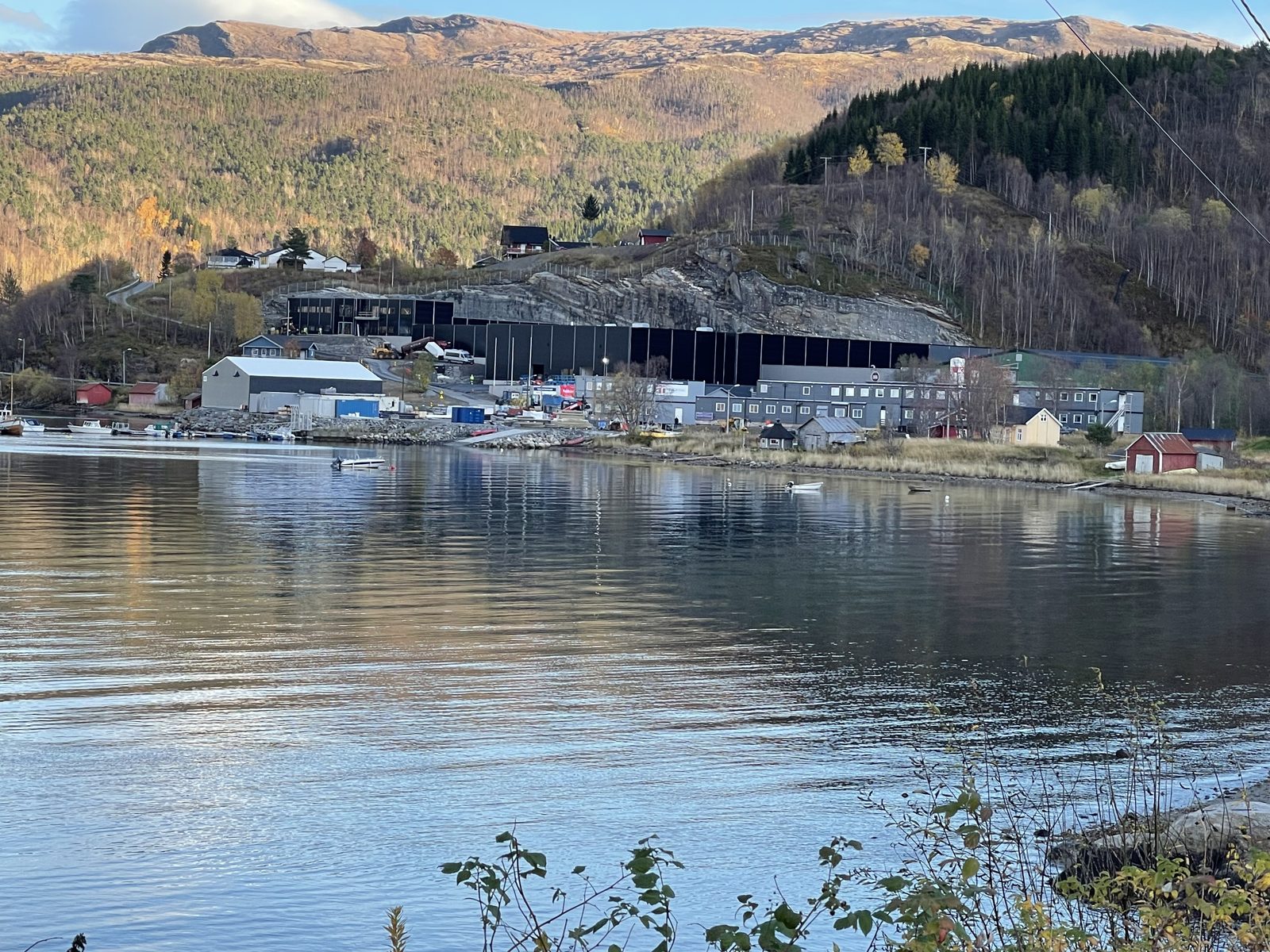 Anlegget til Salten Smolt ved fjorden